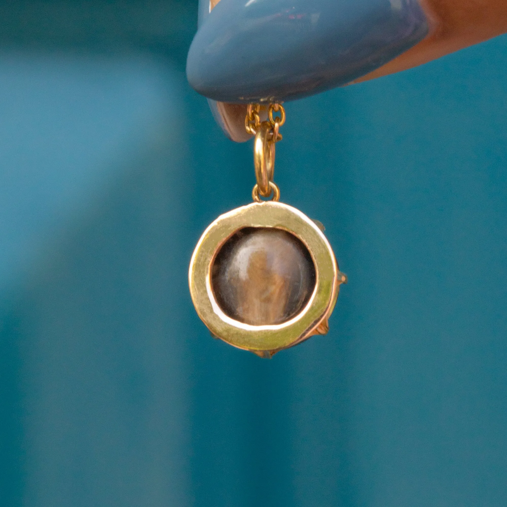 Antique 15ct Gold Mother of Pearl Charm