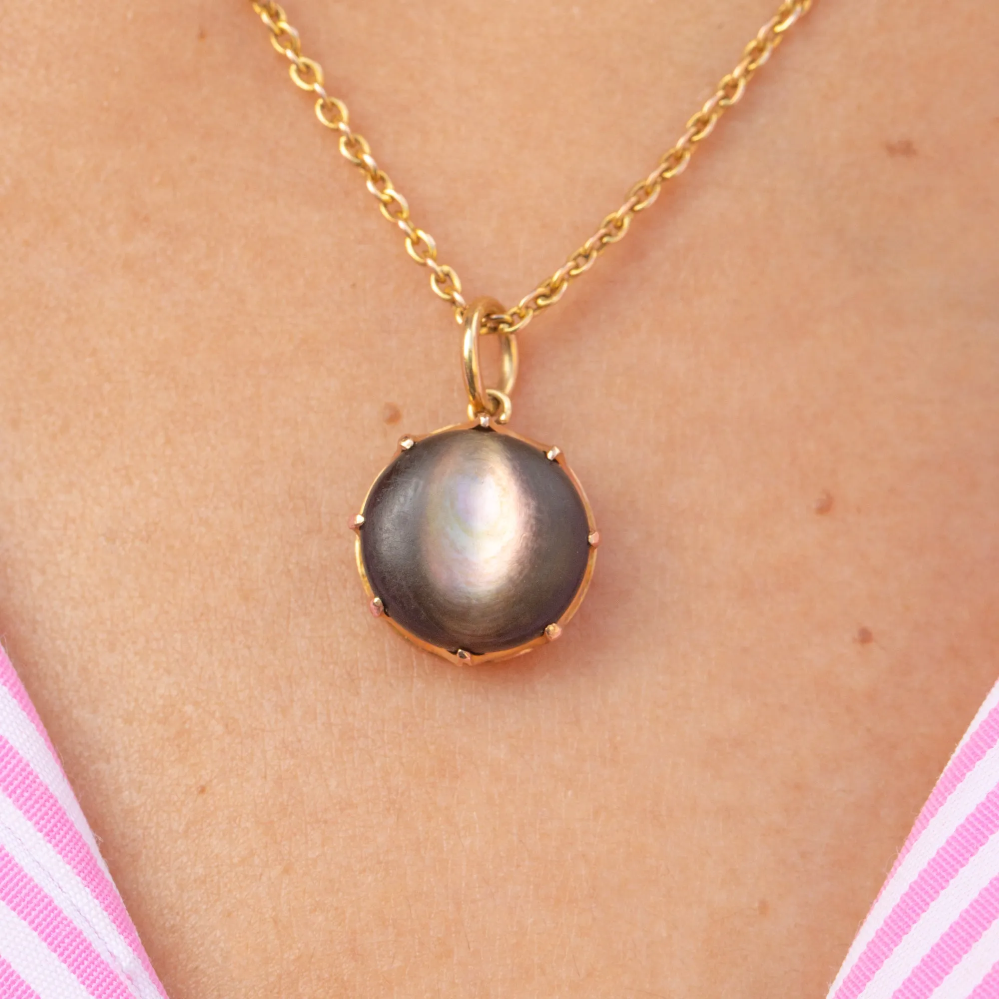 Antique 15ct Gold Mother of Pearl Charm