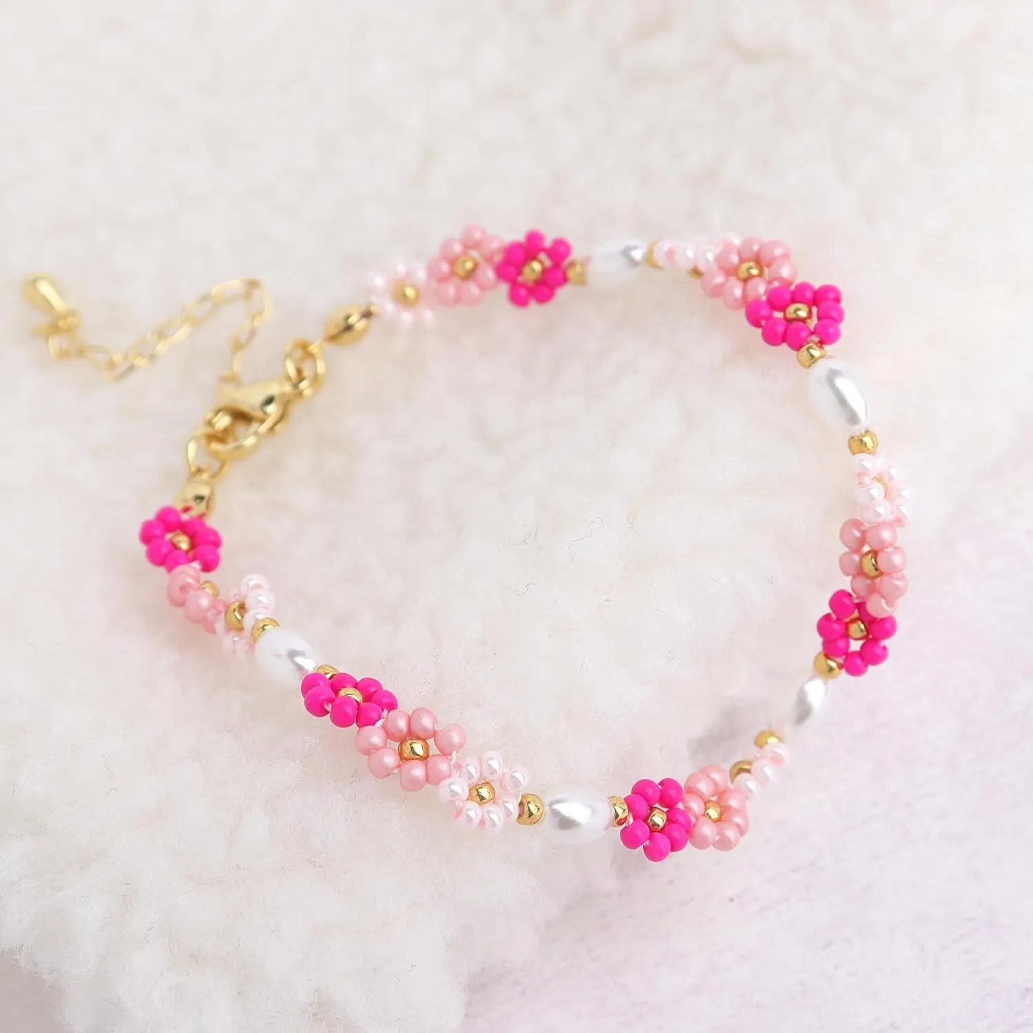 Colorful Daisy Flower Beaded Bracelets for Women, Cute Handmade Floral Gold Beads Adjustable Bracelet Spring Boho Jewelry Gift