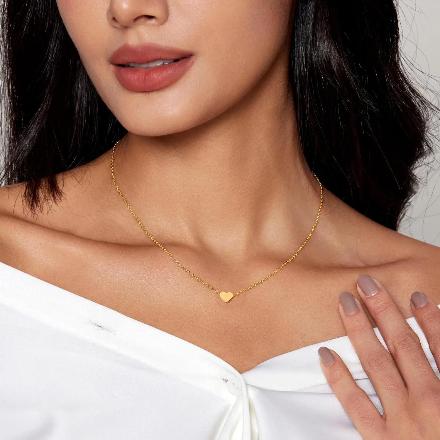 Cute Heart Necklace Dainty 18k Gold Plated Tiny Heart Pendant Choker Necklaces Small Gold Love Open Heart Chain Necklace for Women Simple Gold Necklace for Women Trendy Jewelry