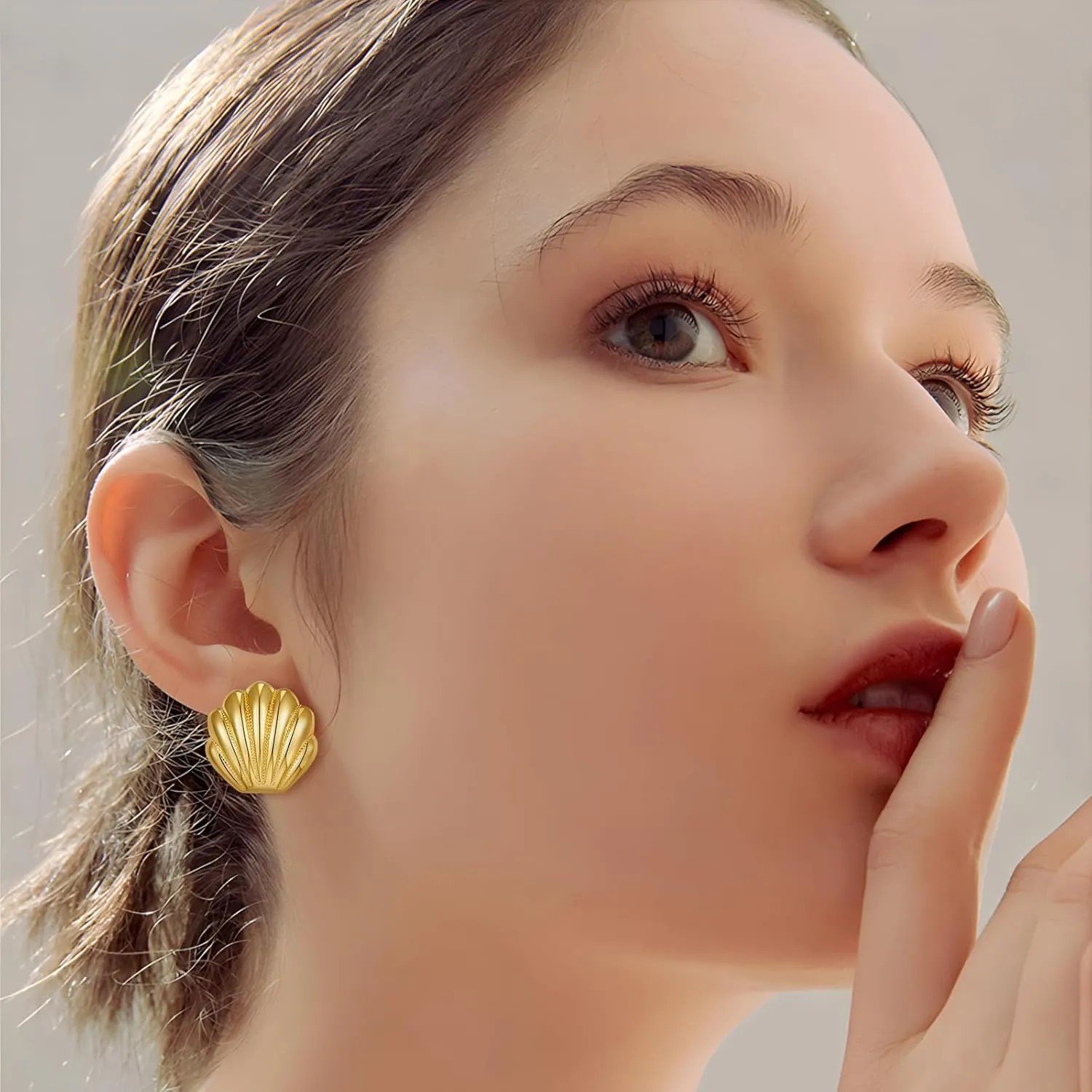 Gold Seashell Studs Earrings for Women Dainty Beach Earrings Summer Fashion Jewelry