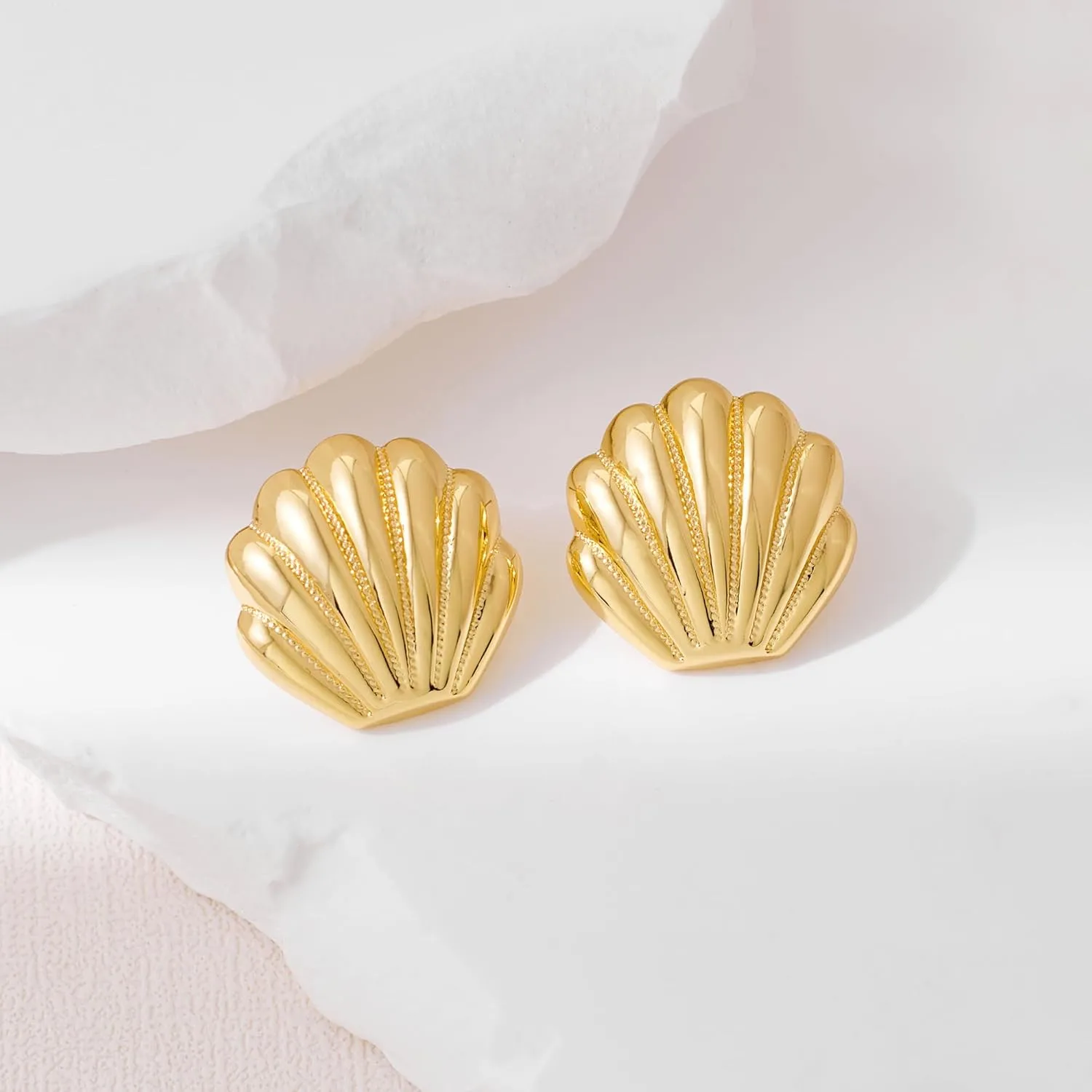 Gold Seashell Studs Earrings for Women Dainty Beach Earrings Summer Fashion Jewelry