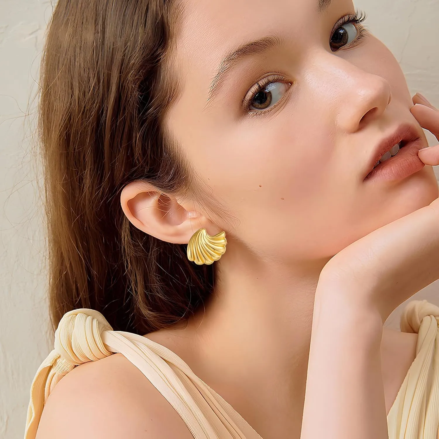Gold Seashell Studs Earrings for Women Dainty Beach Earrings Summer Fashion Jewelry