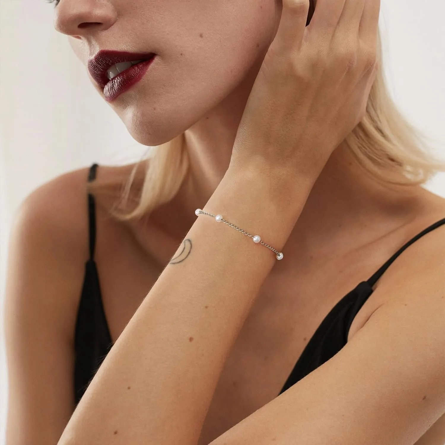 Gold/Silver Pearl Bracelet 18K Gold Plated Cultured Pearls Bracelets for Women Dainty Adjustable Beaded Link Chain Layered Bracelets Bridesmaid Jewelry Gifts for Women