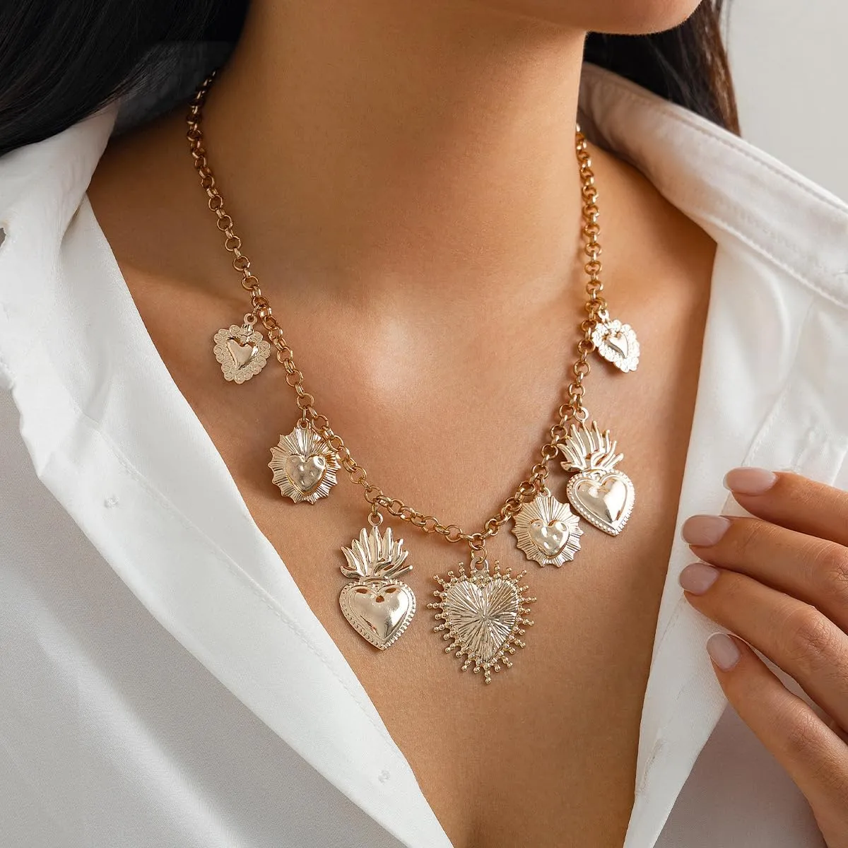 Heart Charm Necklace Gold-Plated Chain with Floral and Heart Pendants Vintage Style for Women