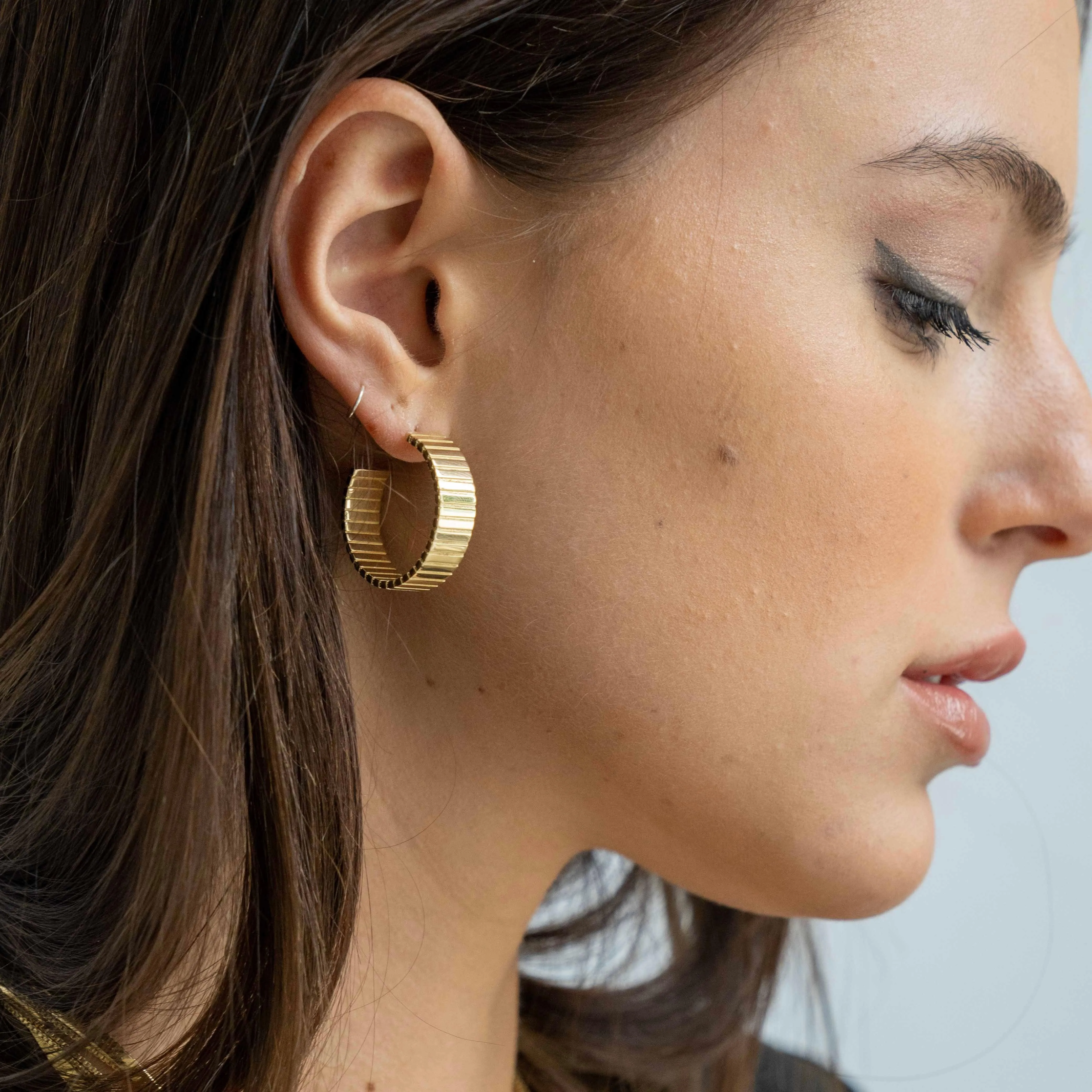Jennifer Zeuner Odessa One Inch Gold Hoops