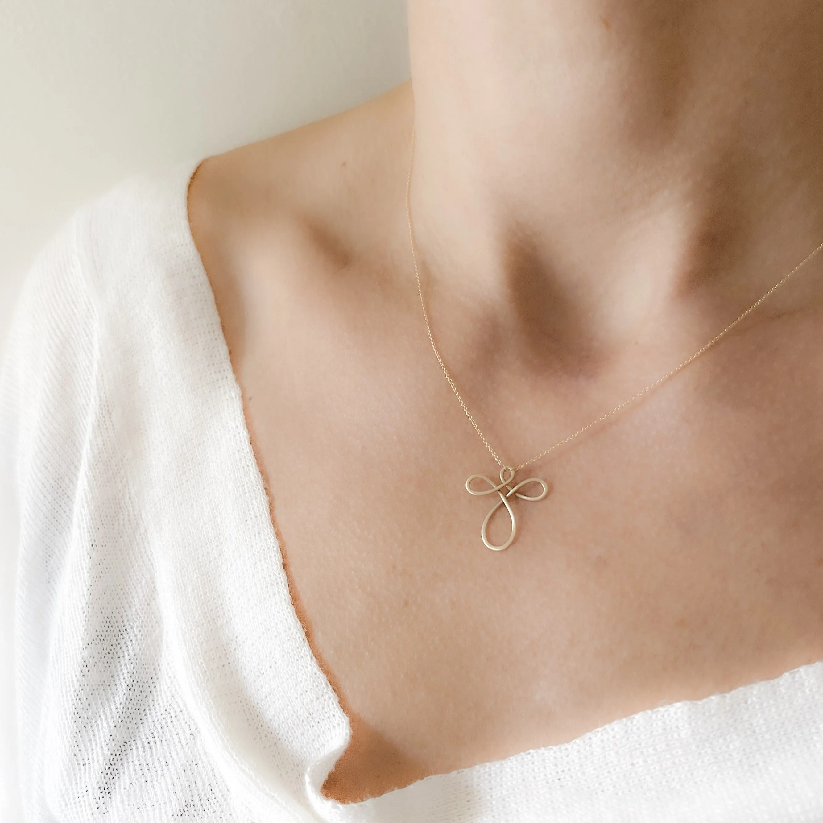 <!--NK210-->angel necklace
