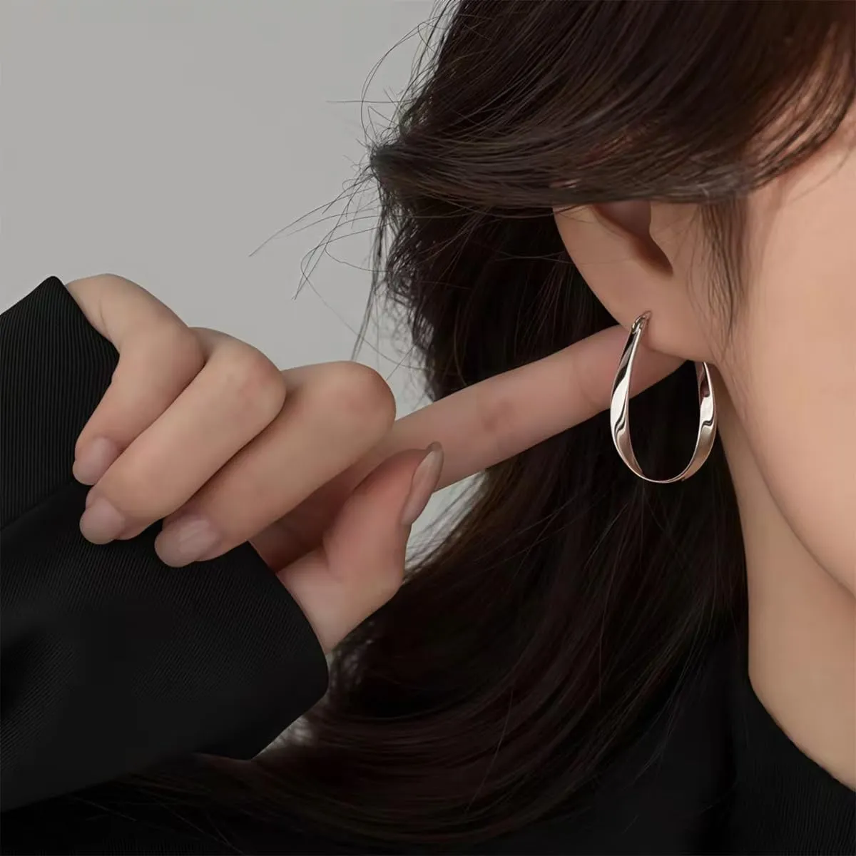 Mobius Post Hoop Earring for Women Dainty Minimalist Aesthetic Geometric Twist Earring Lightweight Polished Plain Hoop Earrings Statement Jewelry Gifts