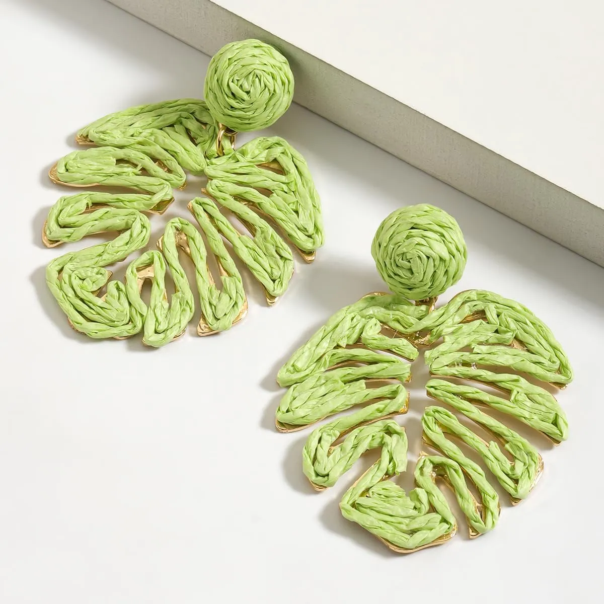 Pingyongchang Bohemian Palm Leaf Raffia Statement Earrings Boho Handmade Tropical Monstera Leaf Plant Dangle Drop Earrings for Women Summer Beach Hawaiian Holiday Party Jewelry Gift