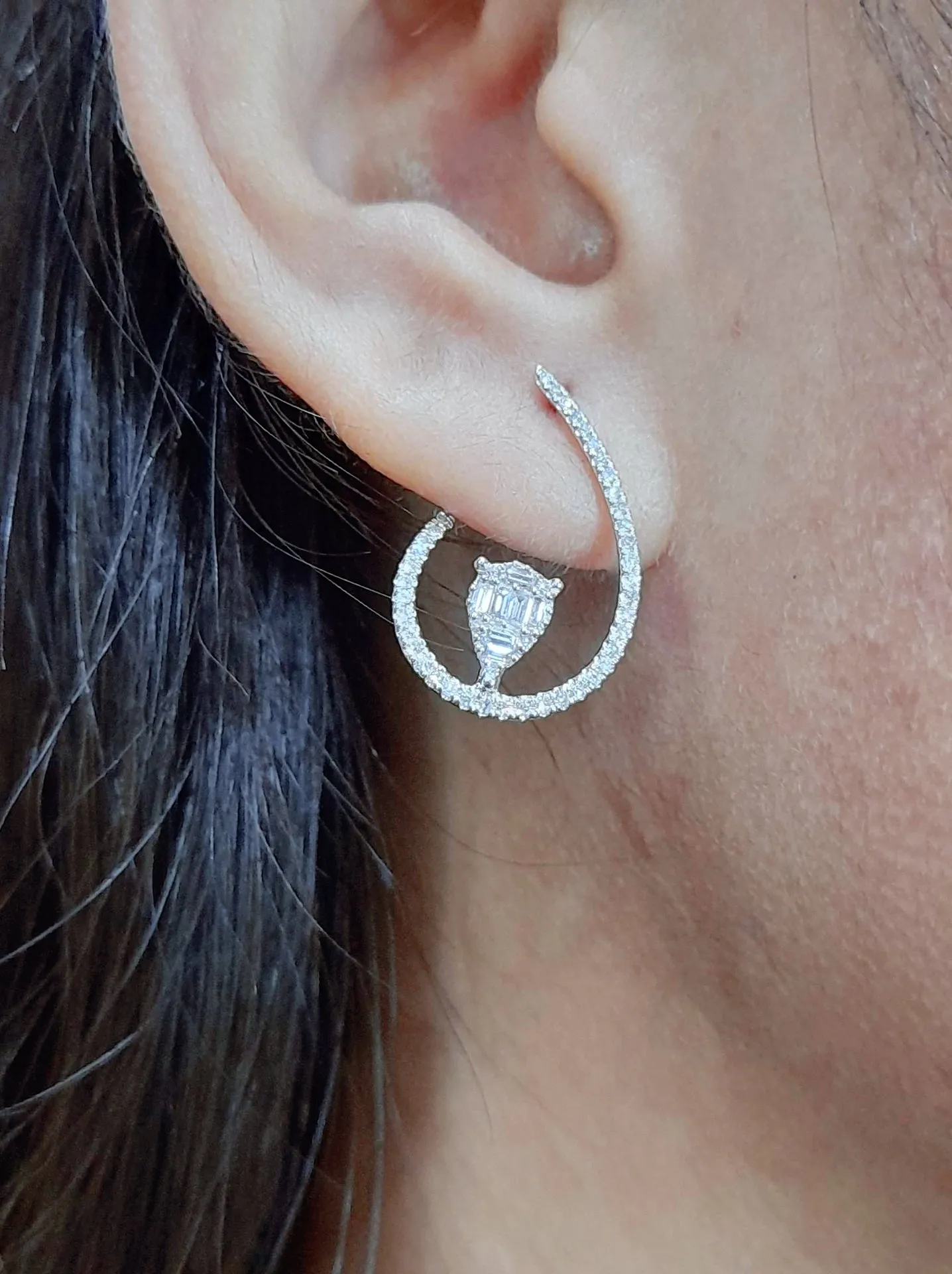 PREORDER | Pear Overlap Diamond Earrings 14kt