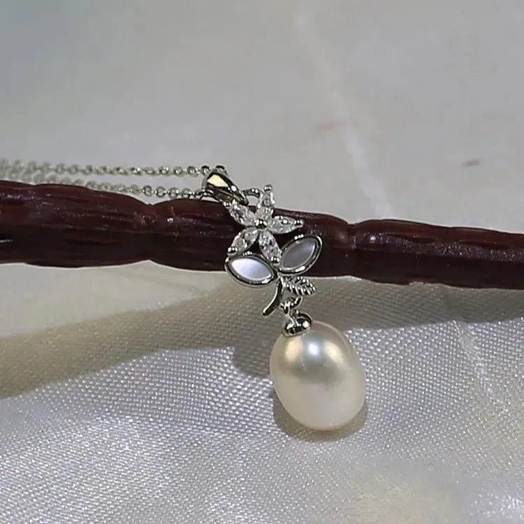 Sara Pearl Pendant  in 925 Sterling Silver | Irosk ®