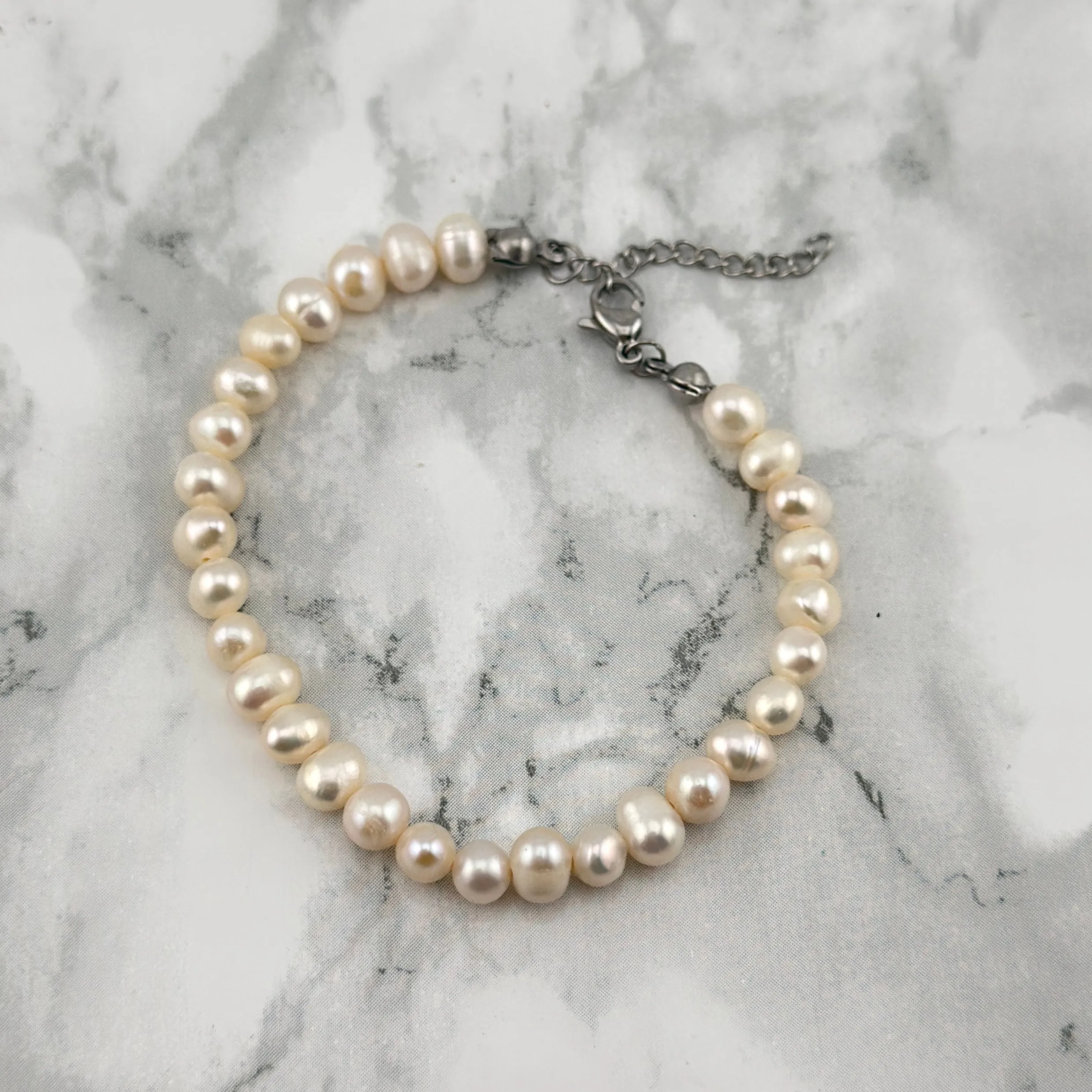 Silver pearl bracelet
