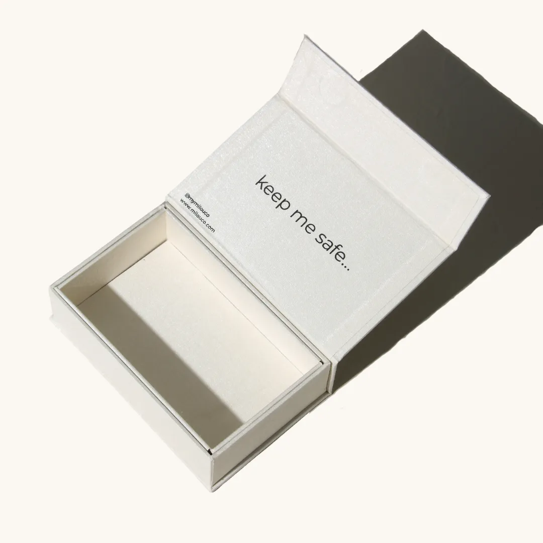 The huggie ring