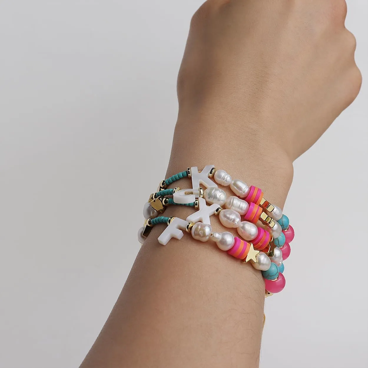 Valentines Day Initial Pearl Beaded Adjustable Bracelets for Women, Cute Handmade Gold Clay Beads Friendship Heart Letter Name Bracelet Holiday Beach Jewelry Friend Gift
